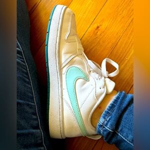 Nike Women’s size 9 low Air Force Turquoise
